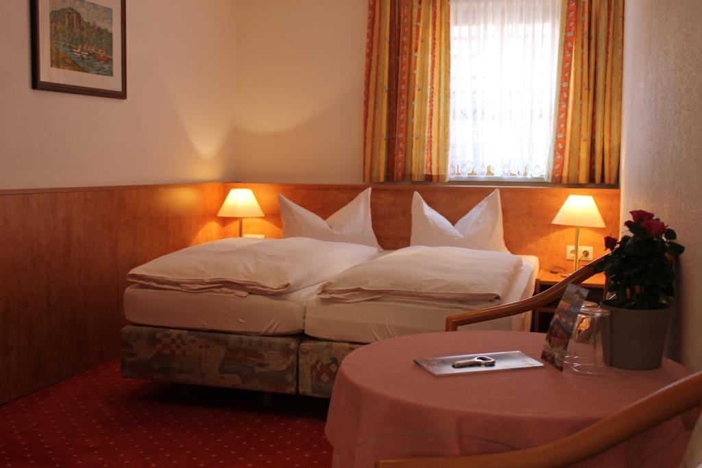 Gasthaus& Pension Zum Roten Haus Bad Schandau Pokoj fotografie